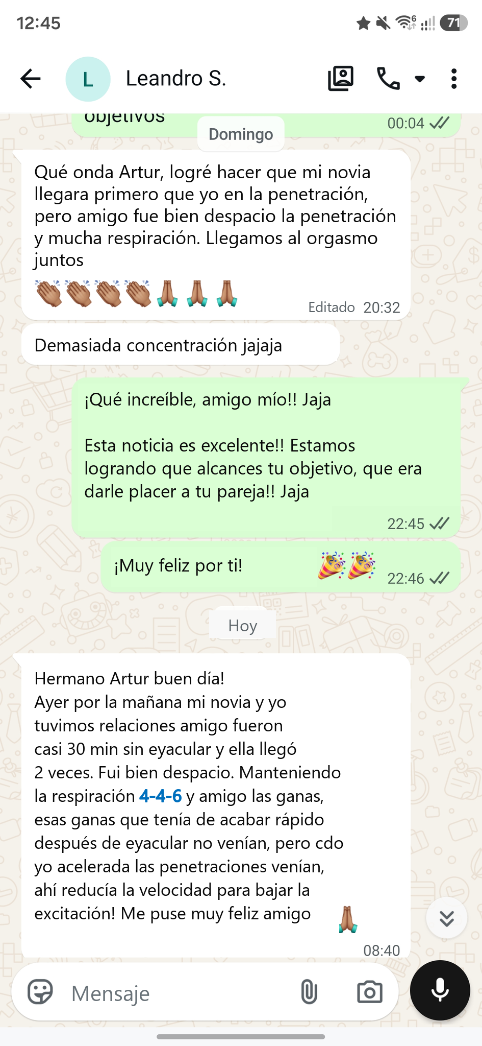 Conversación de Leandro S. Cuenta que su novia llegó primero y que llegaron juntos al orgasmo; después relata casi 30 minutos, que ella llegó dos veces y que usó respiración 4-4-6 y redujo la velocidad.